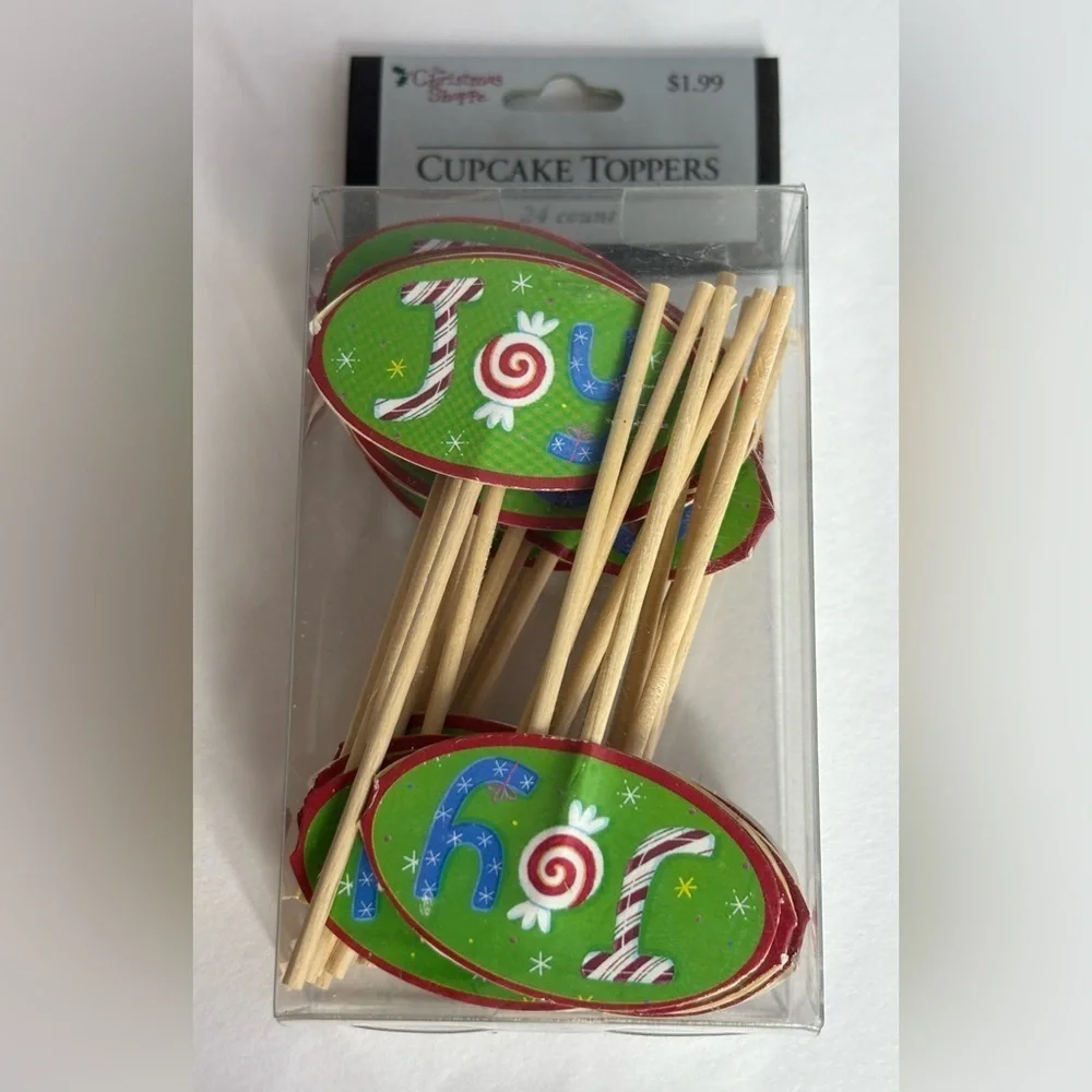 HOLIDAY BAKERS BUNDLE!!  COOKIE CUTTERS, CUPCAKE BAKING CUPS, ETC.  (ALL NEW)🎄